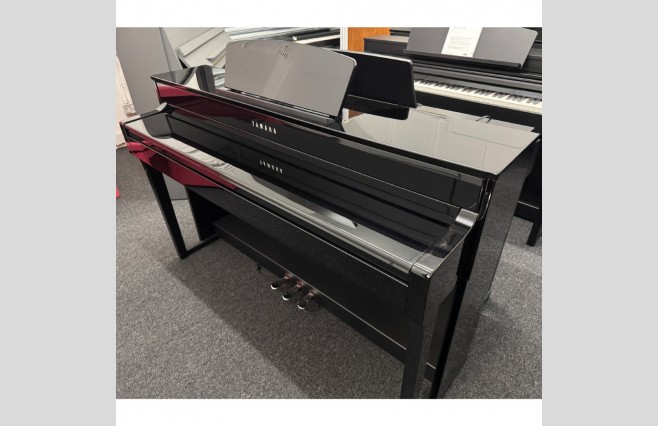 Yamaha CLP635 Digital Piano | Polished Ebony Finish | UK Delivery In Days | Warranty | P/X | Finance Options | Includes Stool, Headphones | Used | Serial Number BCYO01005 - Image 4